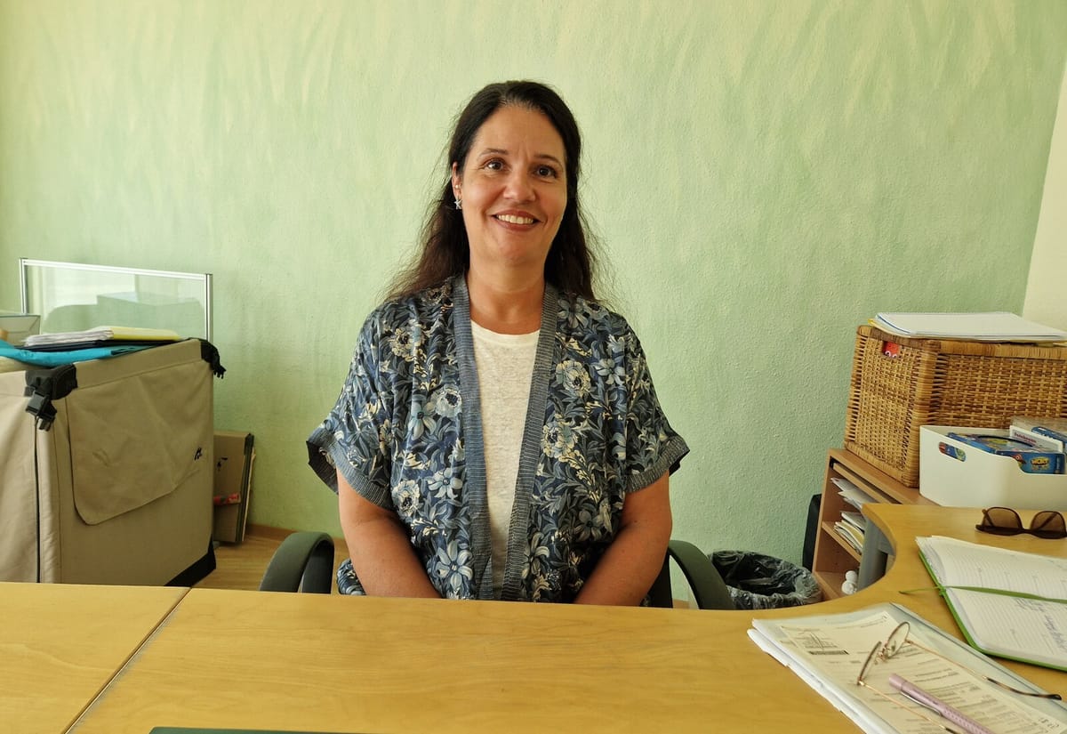 Claudia Varriale in einem Therapieraum der Praxis